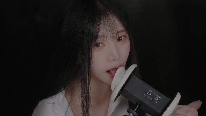 清纯韩妹【Yoonying】雨夜下班后跟秘书女友在车里ASMR舔耳 - 泡泡资源-泡泡资源